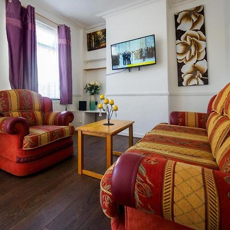 12 Cornwallis Lodge Family Room 2 Stoke-on-Trent Εξωτερικό φωτογραφία
