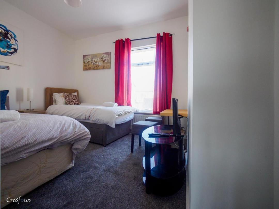 12 Cornwallis Lodge Family Room 2 Stoke-on-Trent Εξωτερικό φωτογραφία