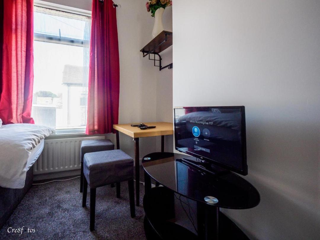 12 Cornwallis Lodge Family Room 2 Stoke-on-Trent Εξωτερικό φωτογραφία